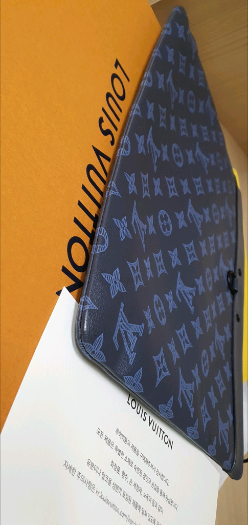 루이비통 쉐도우 클러치/클러치백 한정판 정품S급(감정O)구찌프라다디올고야드샤넬셀린느보테가생로랑버버리발렌시아가가방 이미지