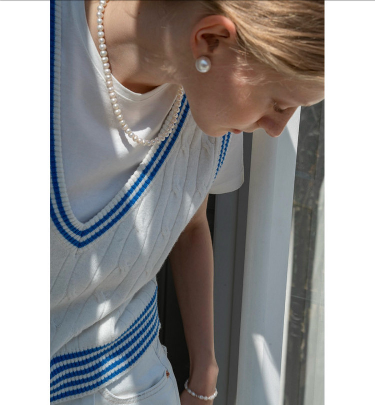 시야쥬 화이트 니트 베스트 이미지