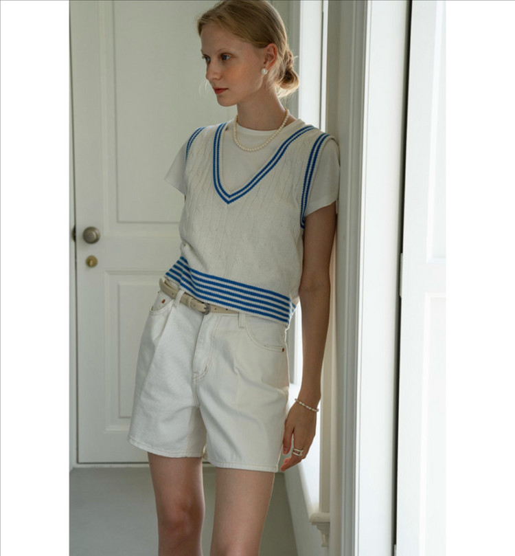 시야쥬 화이트 니트 베스트 이미지