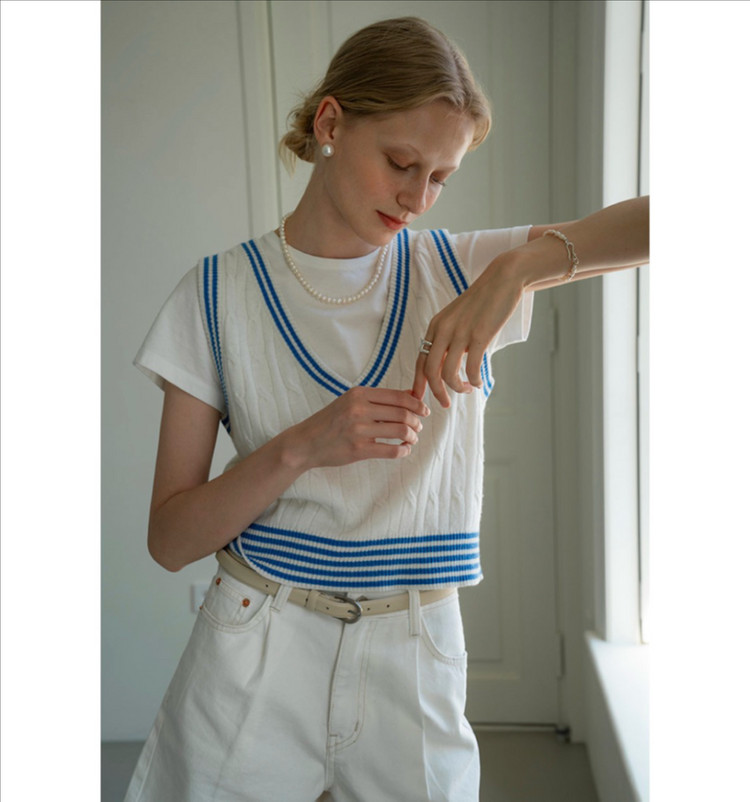 시야쥬 화이트 니트 베스트 이미지