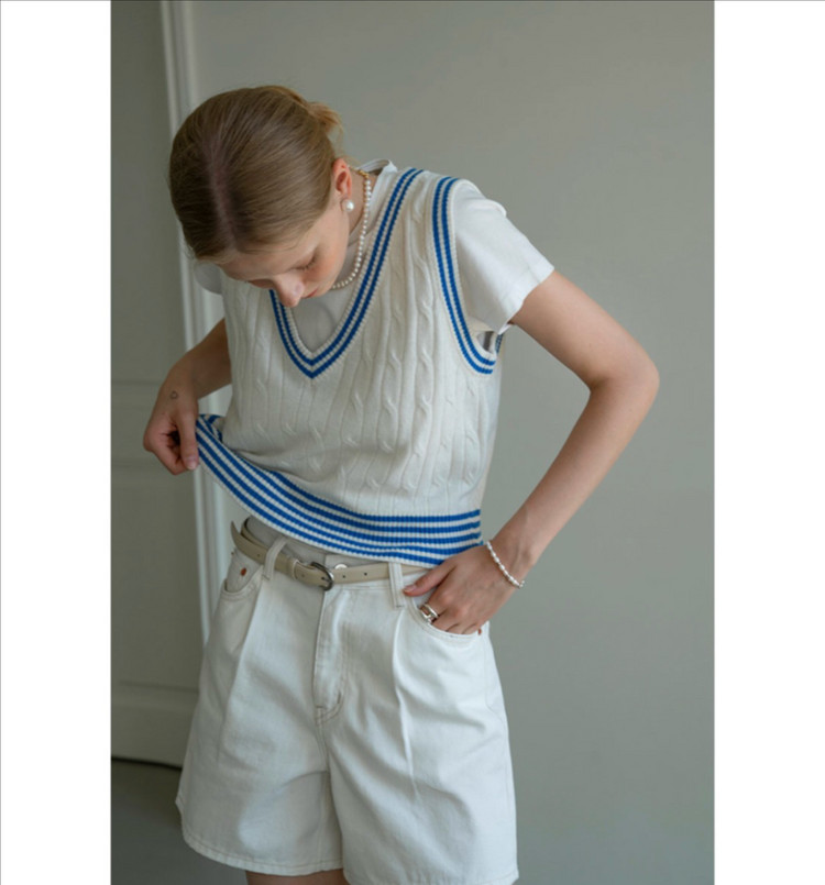 시야쥬 화이트 니트 베스트 이미지