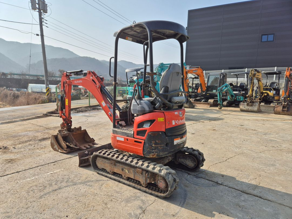 중고미니굴삭기 구보다 U17 저가동 2020년식 경북위치 중고굴삭기매매 이미지