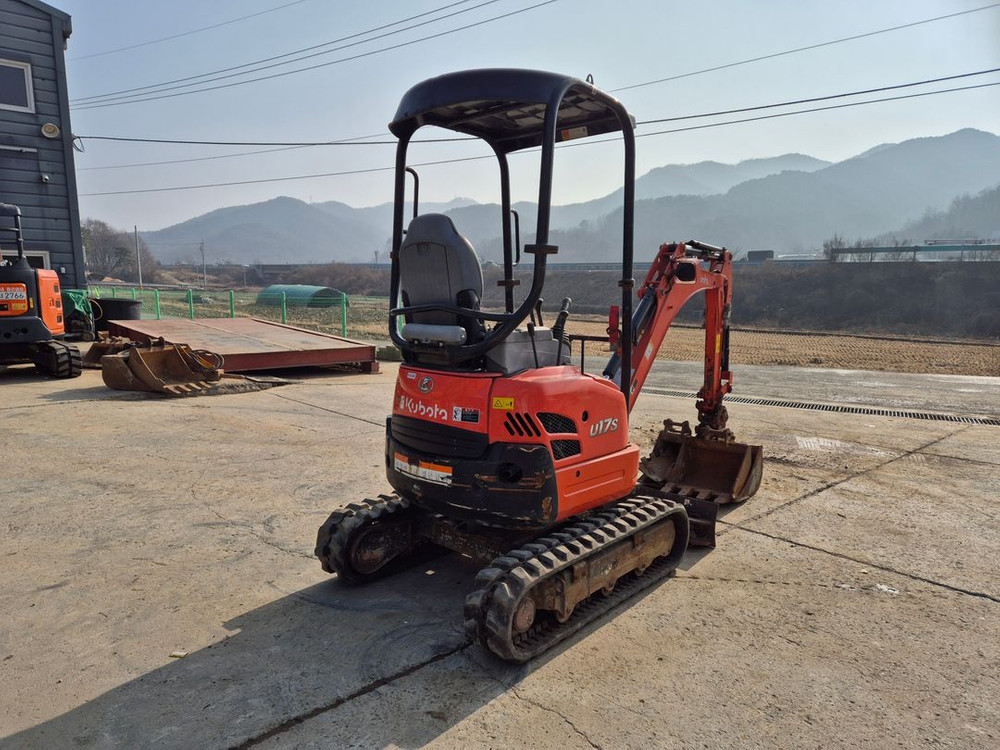 중고미니굴삭기 구보다 U17 저가동 2020년식 경북위치 중고굴삭기매매 이미지