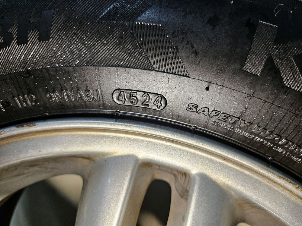 미니쿠퍼 순정 15인치 휠타이어 90%트레드 이미지