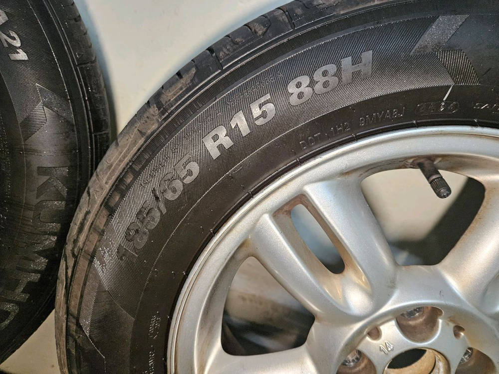 미니쿠퍼 순정 15인치 휠타이어 90%트레드 이미지