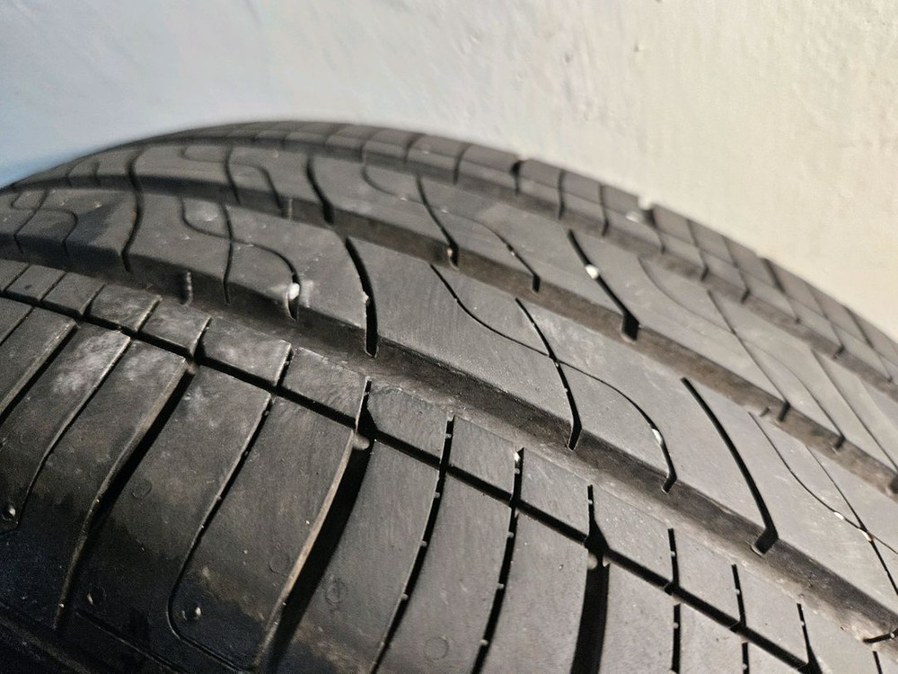 미니쿠퍼 순정 15인치 휠타이어 90%트레드 이미지