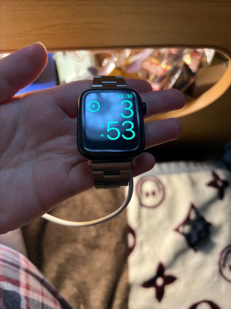 애플워치 SE 2세대 블랙 44mm GPS 모델 (급처) 이미지