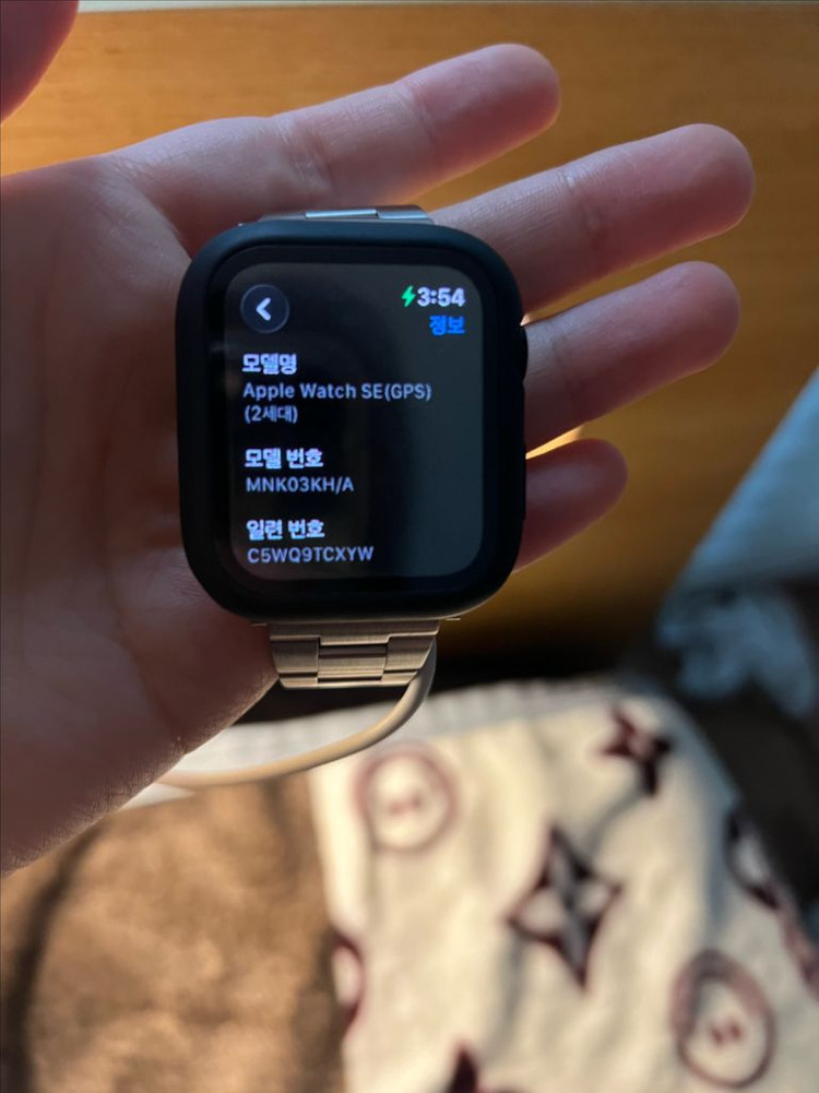 애플워치 SE 2세대 블랙 44mm GPS 모델 (급처) 이미지