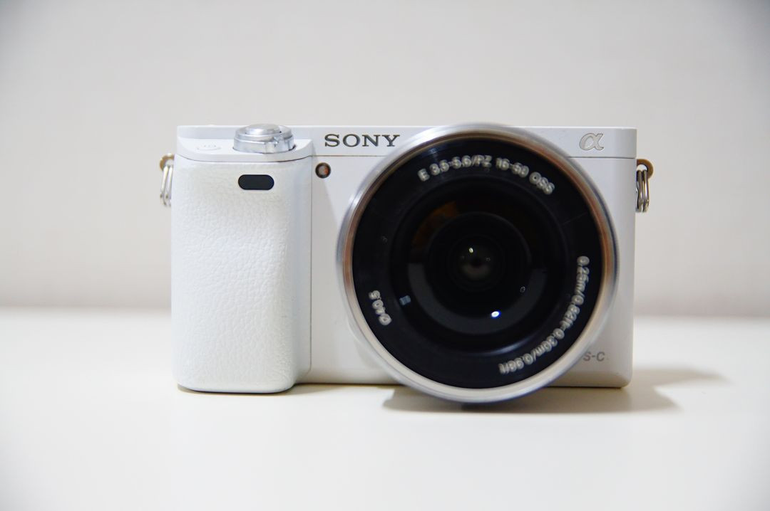 [소니] A6000 화이트 미러리스카메라팝니다.(2,073컷) 이미지