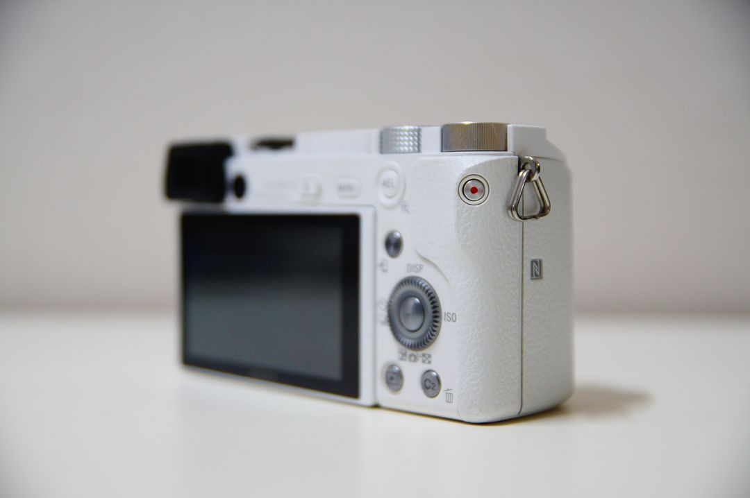 [소니] A6000 화이트 미러리스카메라팝니다.(2,073컷) 이미지