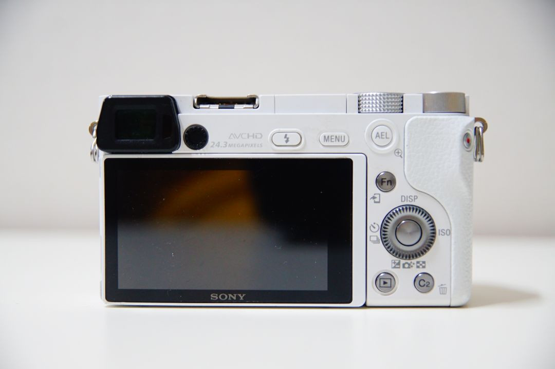 [소니] A6000 화이트 미러리스카메라팝니다.(2,073컷) 이미지