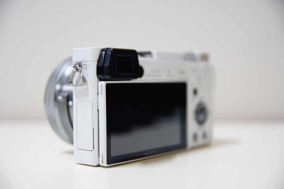 [소니] A6000 화이트 미러리스카메라팝니다.(2,073컷) 이미지