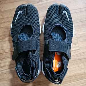 나이키 키즈 에어리프트 브리드 이미지