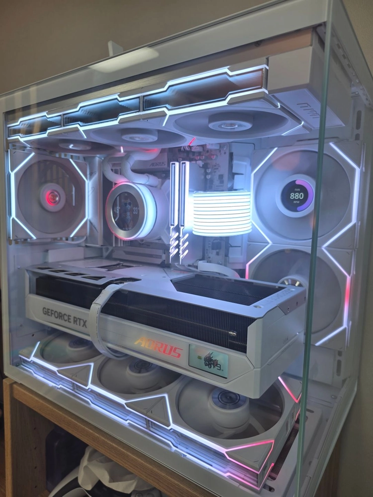 9800x3d rtx5080 어로스마스터 리안리 세트 판매합니다. - 안심되는 중고거래