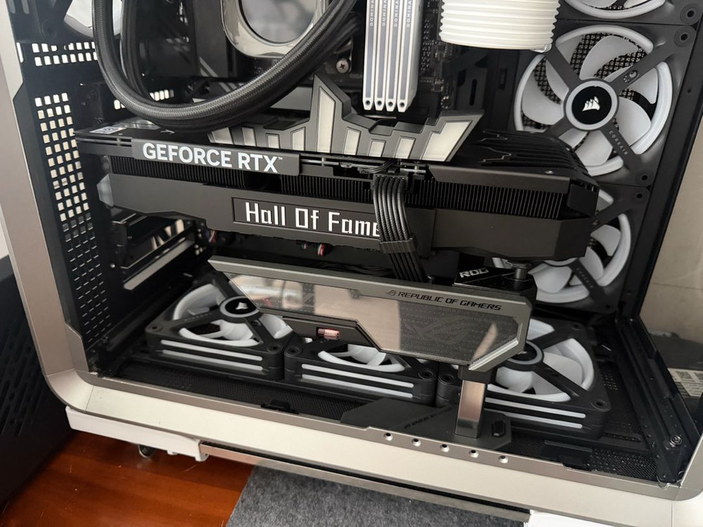 갤럭시 RTX5080 HOF 블랙 이미지