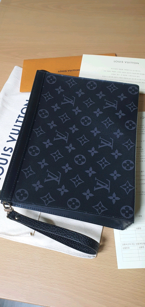 루이비통 포쉐트 보야주MM 클러치백 정품S급(감정O)프라다디올고야드샤넬셀린느보테가생로랑버버리발렌시아가파우치가방 이미지