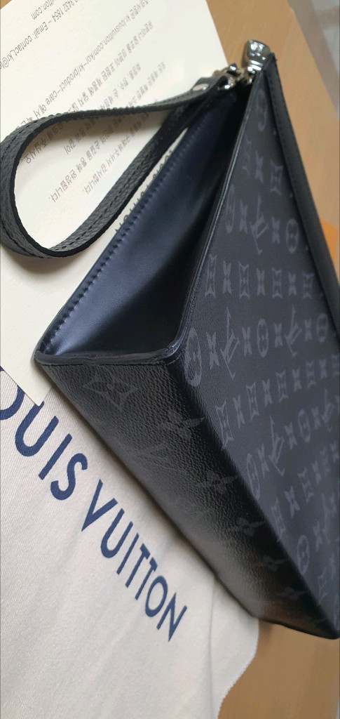 루이비통 포쉐트 보야주MM 클러치백 정품S급(감정O)프라다디올고야드샤넬셀린느보테가생로랑버버리발렌시아가파우치가방 이미지