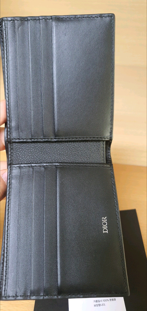 (미사용)디올 그래비티 반지갑 새상품급 정품(감정서O)구찌프라다루이비통고야드샤넬셀린느보테가생로랑발렌시아가버버리가방 이미지