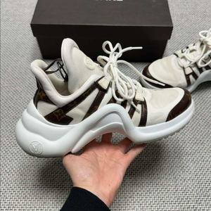 루이비통 아치라이트 스니커즈 신발 이미지