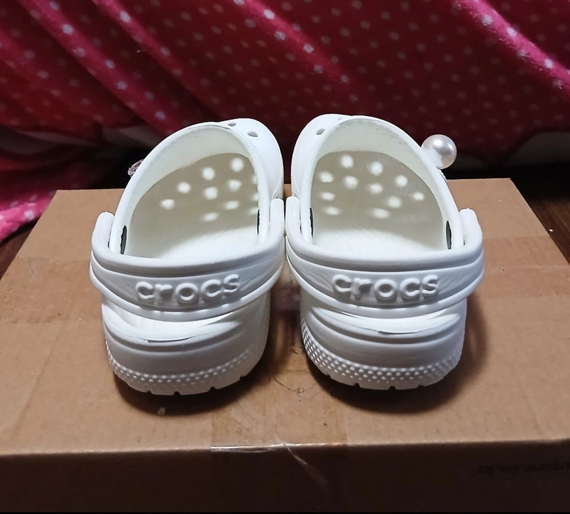 크록스정품 C10 165 화이트클래식클로그 지비츠포함 이미지