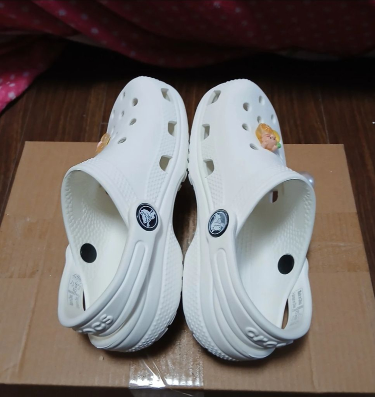 크록스정품 C10 165 화이트클래식클로그 지비츠포함 이미지