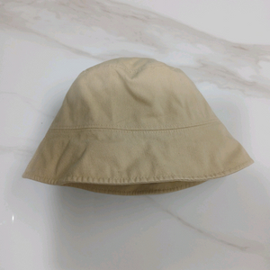 베이지색 버킷햇 벙거지 모자 이미지