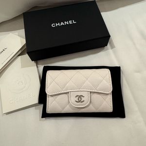샤넬 클래식 똑딱이 카드지갑 화이트 은장 새제품 이미지