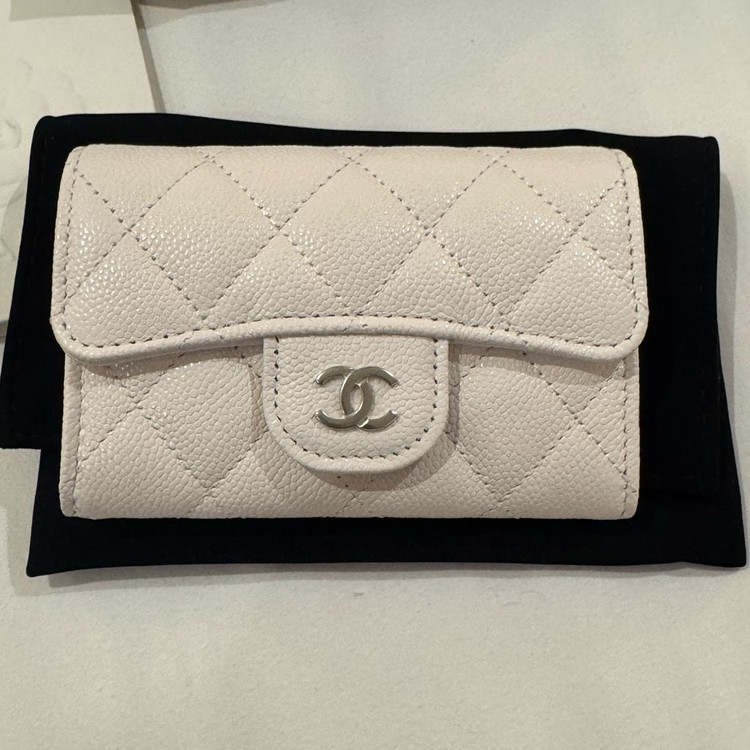 샤넬 클래식 똑딱이 카드지갑 화이트 은장 새제품 이미지