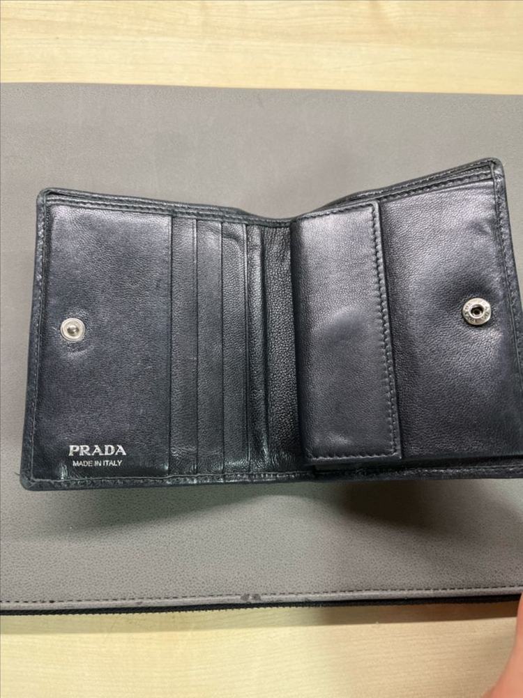 프라다 반지갑 이미지