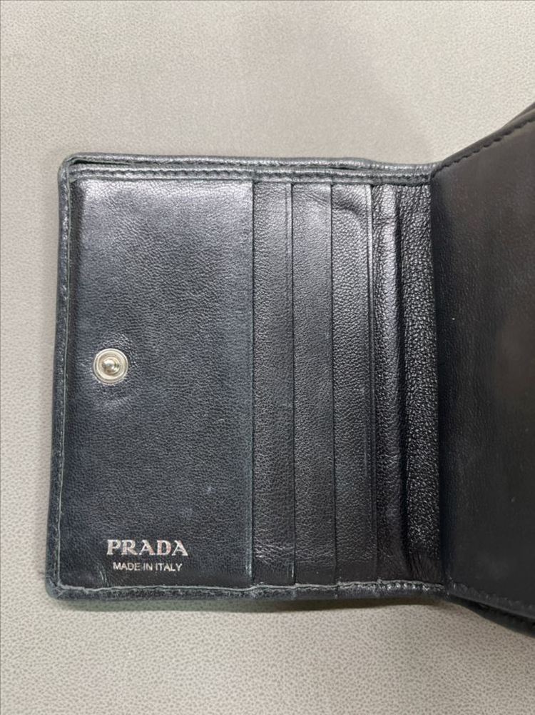 프라다 반지갑 이미지