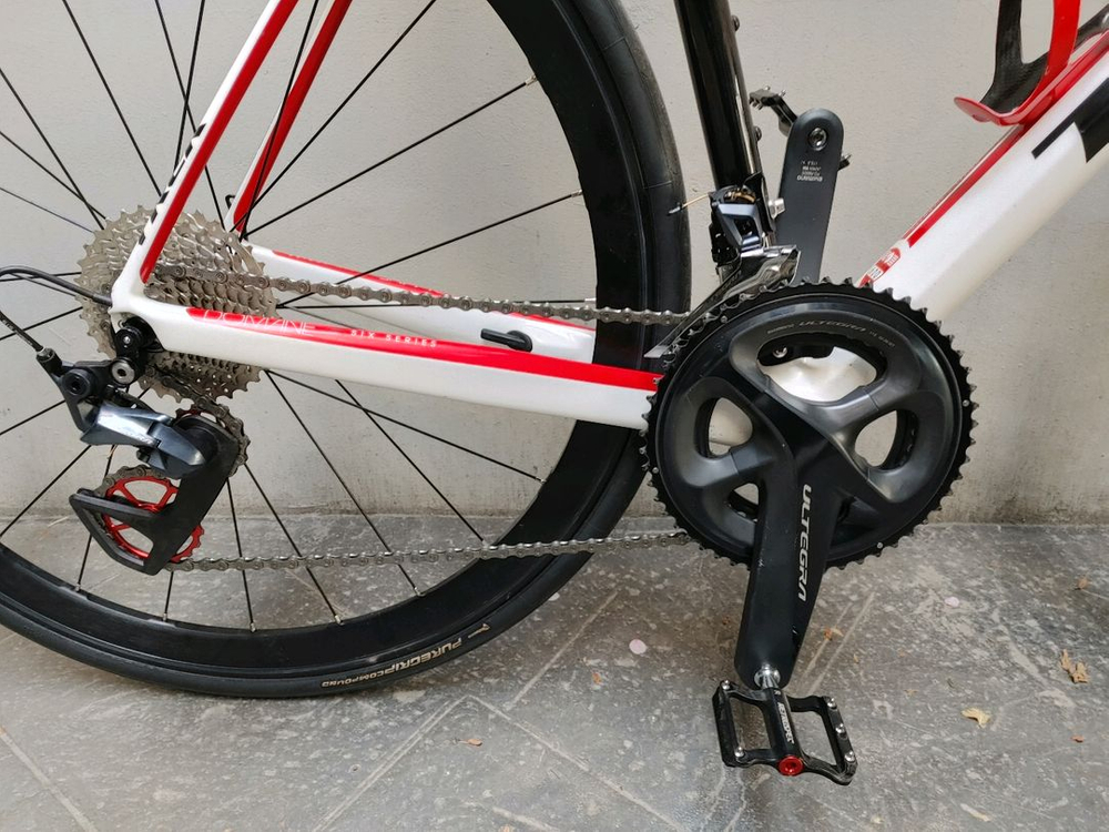 상태A급 18년 조립 트렉 도마니6시리즈 프로젝트원 풀 울테그라 카본 로드자전거 56사이즈 팔아요. 이미지