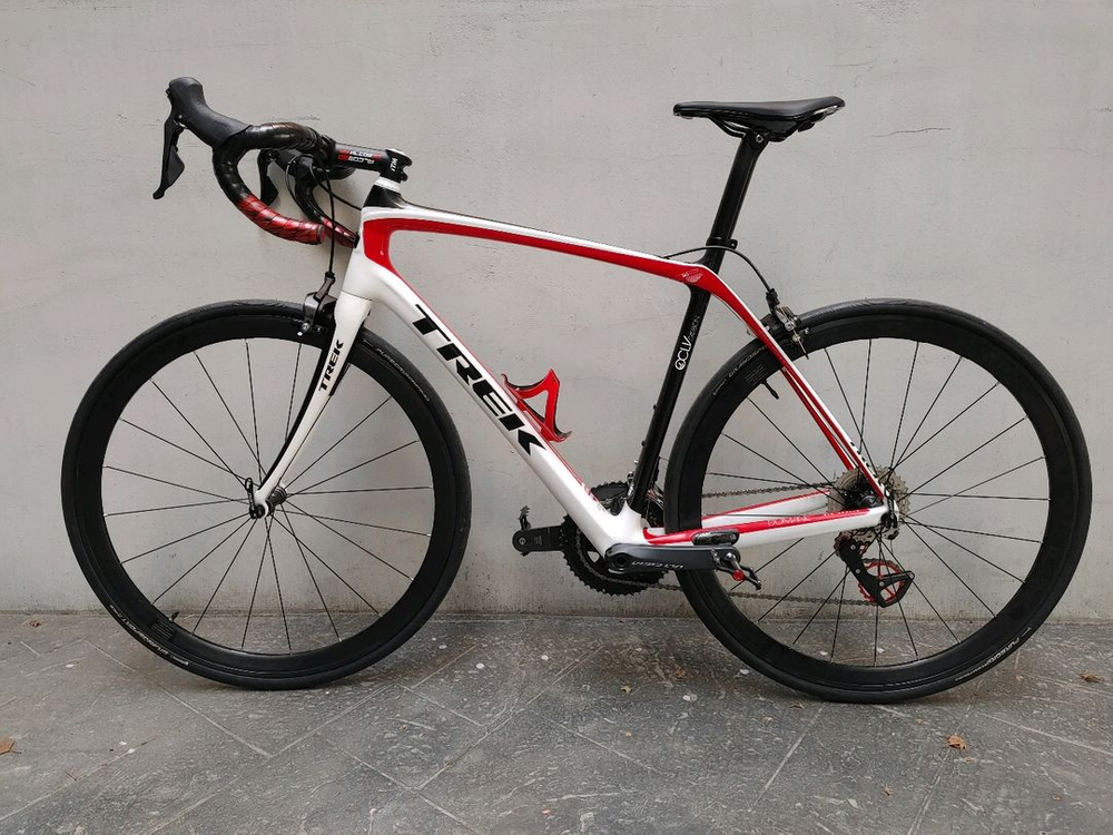 상태A급 18년 조립 트렉 도마니6시리즈 프로젝트원 풀 울테그라 카본 로드자전거 56사이즈 팔아요. 이미지