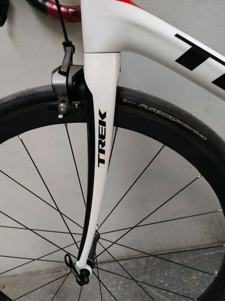 상태A급 18년 조립 트렉 도마니6시리즈 프로젝트원 풀 울테그라 카본 로드자전거 56사이즈 팔아요. 이미지