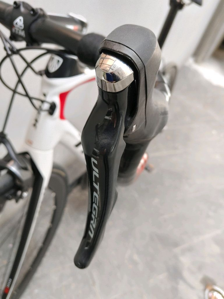 상태A급 18년 조립 트렉 도마니6시리즈 프로젝트원 풀 울테그라 카본 로드자전거 56사이즈 팔아요. 이미지