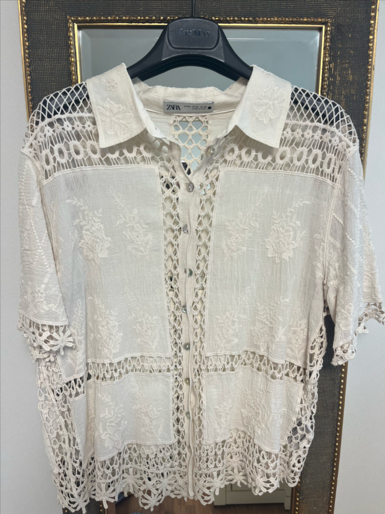 자라 펀칭 레이스 블라우스 이미지