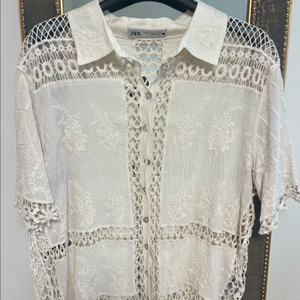 자라 펀칭 레이스 블라우스 이미지