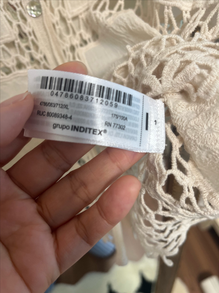 자라 펀칭 레이스 블라우스 이미지