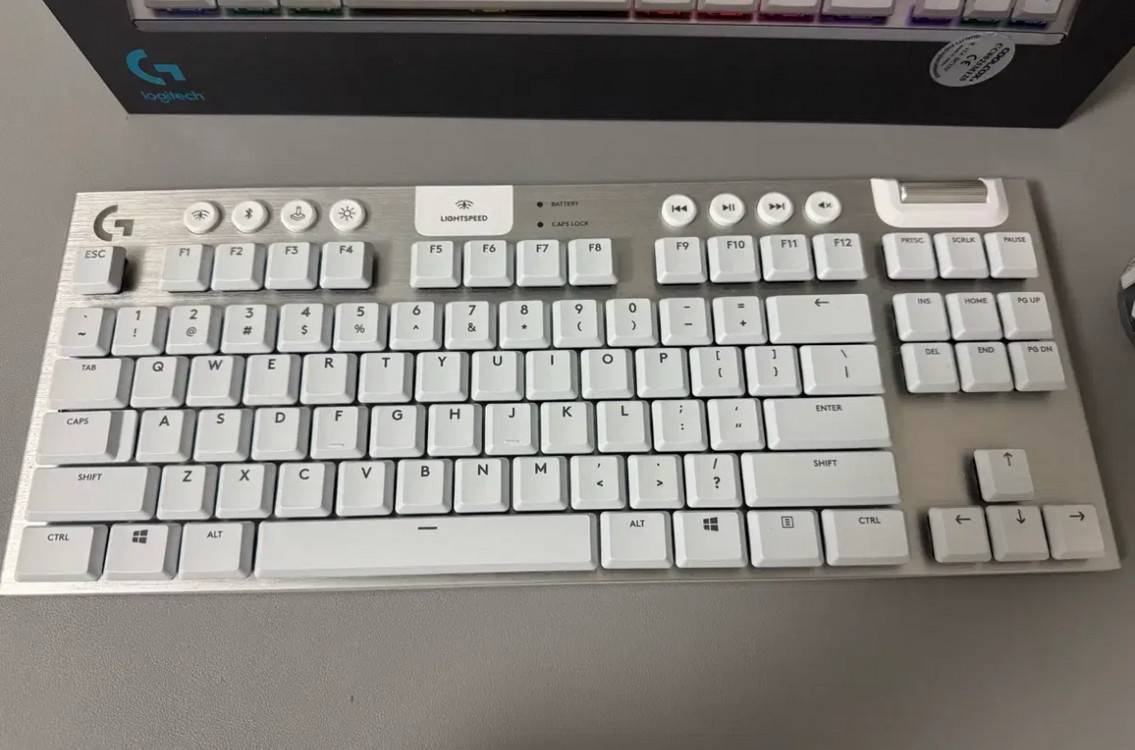 로지텍 g913 tkl 갈축 기계식 키보드 이미지