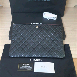 샤넬 캐비어 클러치백 라지 샴골 새상품급 정품(감정O)구찌프라다루이비통디올고야드셀린느보테가생로랑발렌시아가버버리가방 이미지