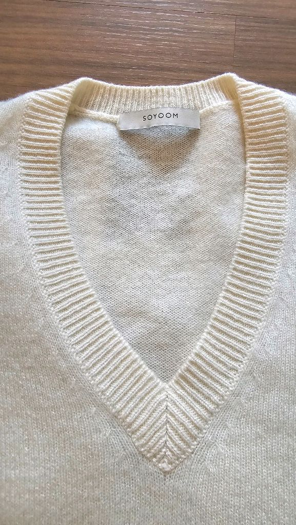 SOYOOM 소윰 캐시미어 100% 아이보리 브이넥 니트 이미지