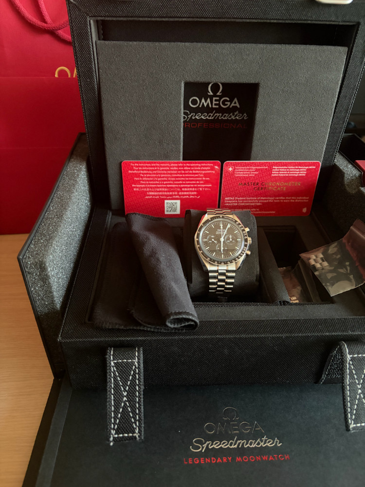 오메가 스피드마스터 문워치 사파이어 검판 신형 이미지