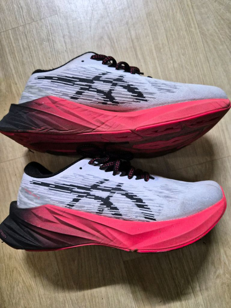 (4회착) 아식스 노바블라스트 3 250 와이드 경량화 런닝화 안정화 뉴발 1080 쿠션화 클리프톤 슈퍼블라스트 이미지