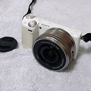 소니 디지털 카메라 nex5n 과 16-50mm 렌즈 팝니다.