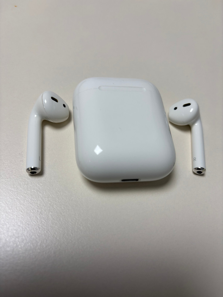 hdmi dvi 케이블 + 벨킨 usb 허브 +침혈 인형 + 침 + 자물통 4개 + 아이팟 밧데리 교체용 이미지