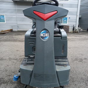 바닥청소차, 습식청소차 ICE RS32 이미지