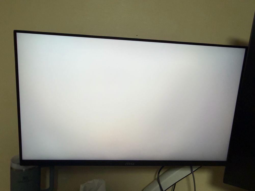 msi 32인치 4k 180hz 모니터 이미지