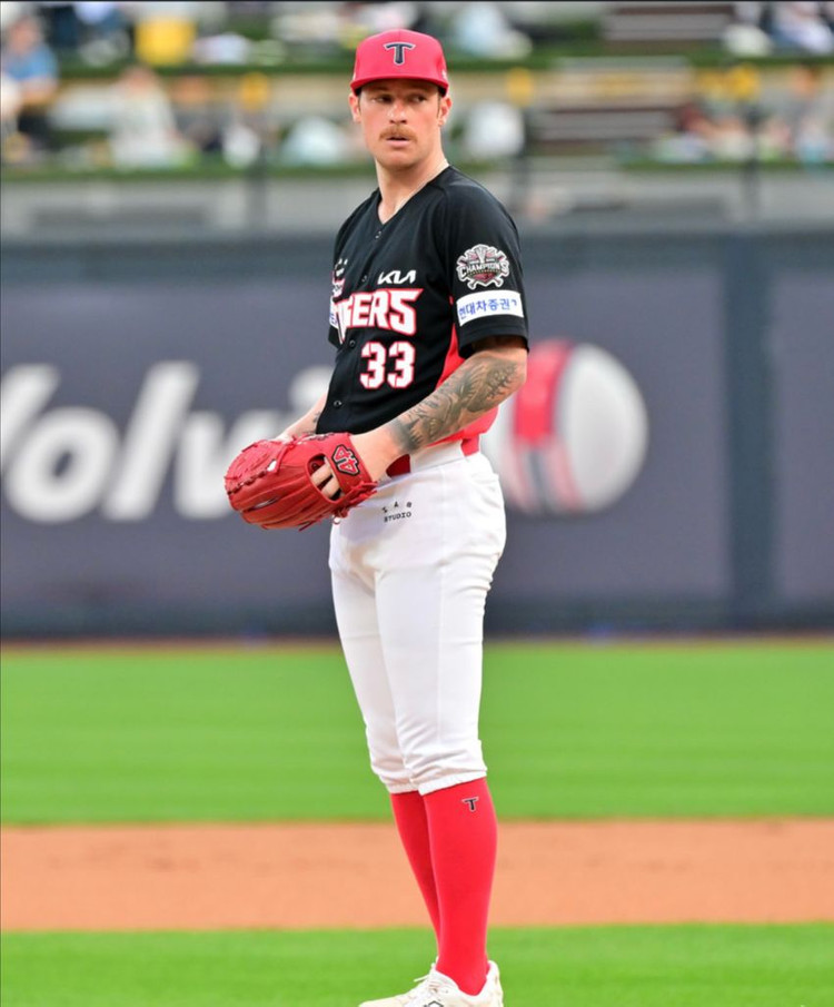 아담 올러 실착 유니폼 바지 (기아 타이거즈 - 아이앱 스튜디오) 이미지