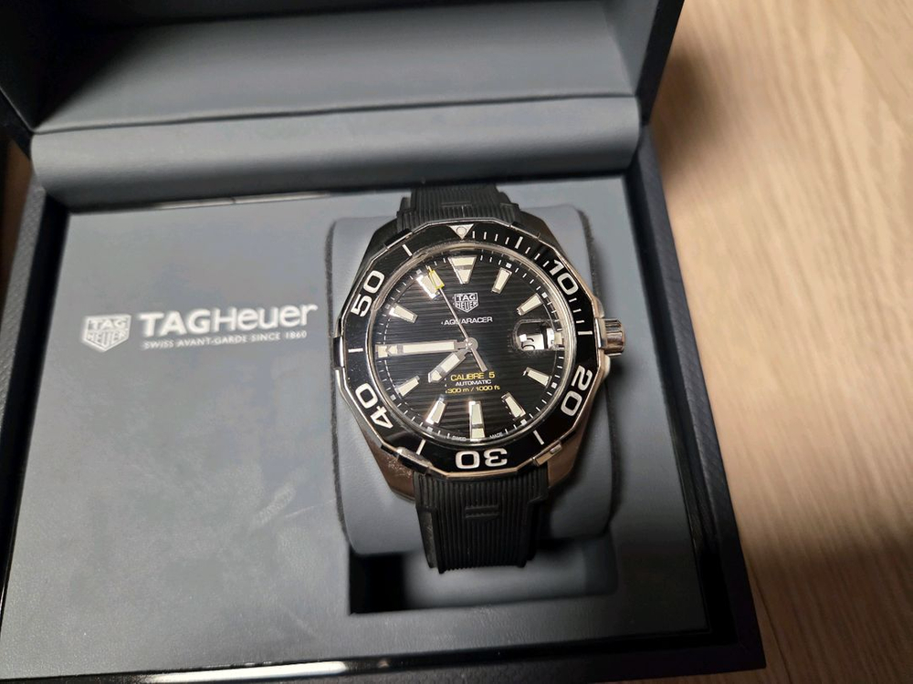 21.12월 태그호이어 아쿠아레이서 오토 43미리 흑판 팝니다. 이미지