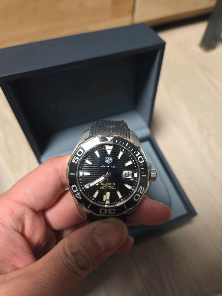 21.12월 태그호이어 아쿠아레이서 오토 43미리 흑판 팝니다. 이미지