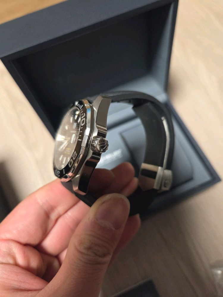 21.12월 태그호이어 아쿠아레이서 오토 43미리 흑판 팝니다. 이미지